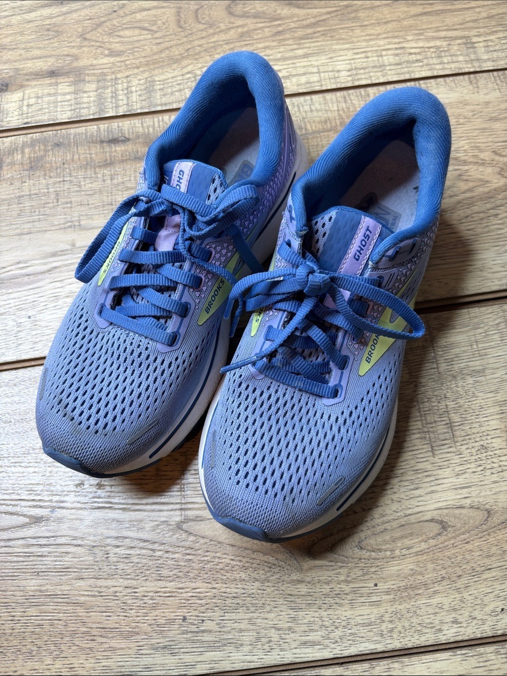 Women’s Brooks Ghost 14 Running Shoes Lavender with Lime Green Accents Size 7.5